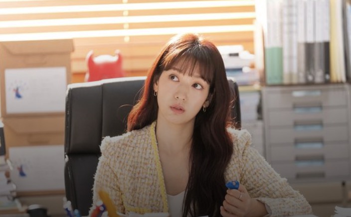 지옥에서 온 판사 강빛나 역의 박신혜