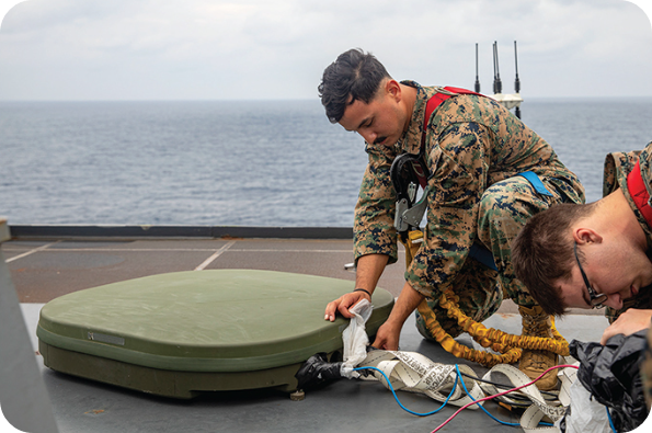 Kymeta는 위성 통신을 위한 여러 개의 메타물질 안테나를 개발했습니다