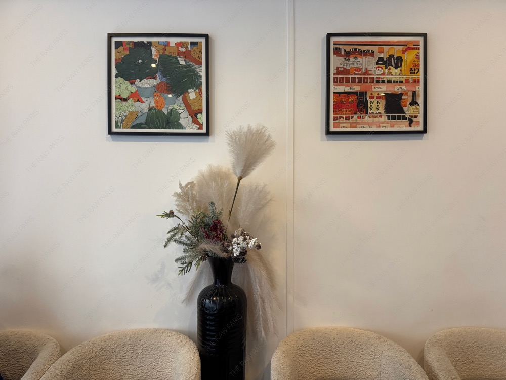 정갈하면서도 심플한 인테리어가 딱 취향 저격이에요.
혼자 작업하러 오기도 좋을 것 같아요.