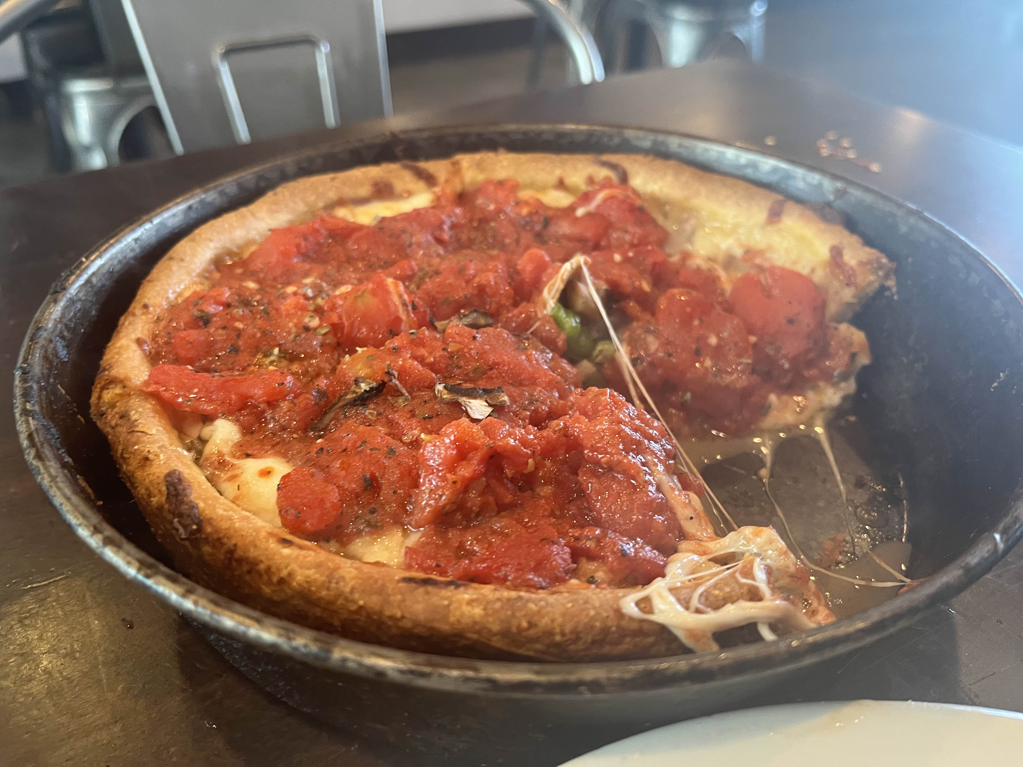 Rance's Chicago Pizza 입니다.
