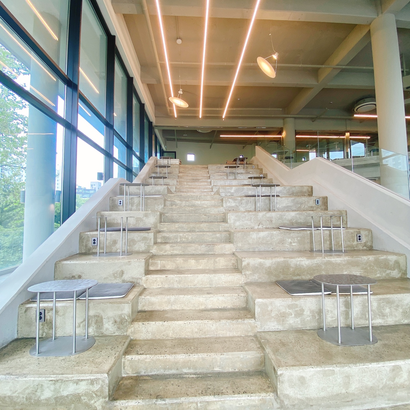 대전 대형베이커리 카페 크로넛 유성공원 에이트 aight