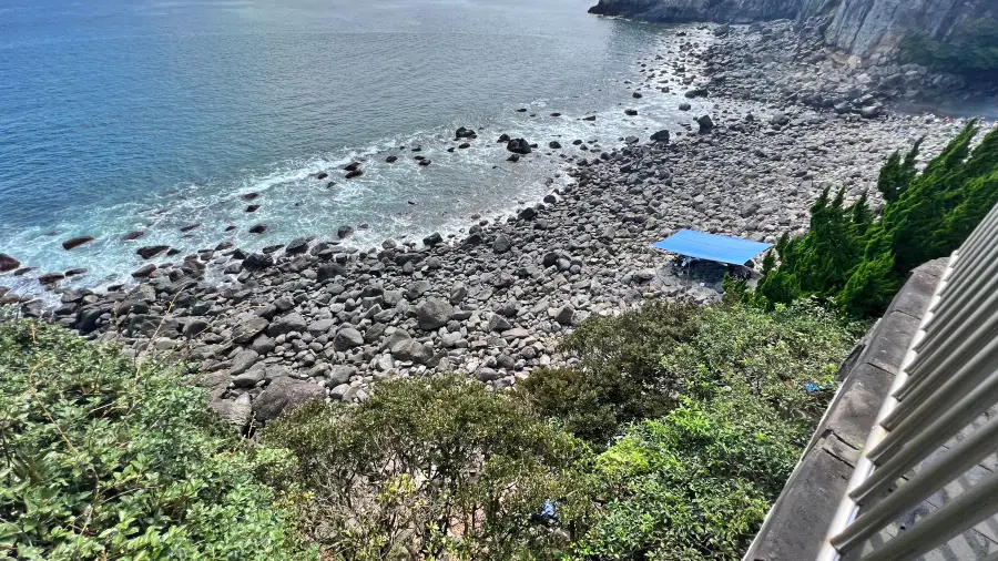 정방폭포 산책로에서 바라본 풍경 사진 입니다.