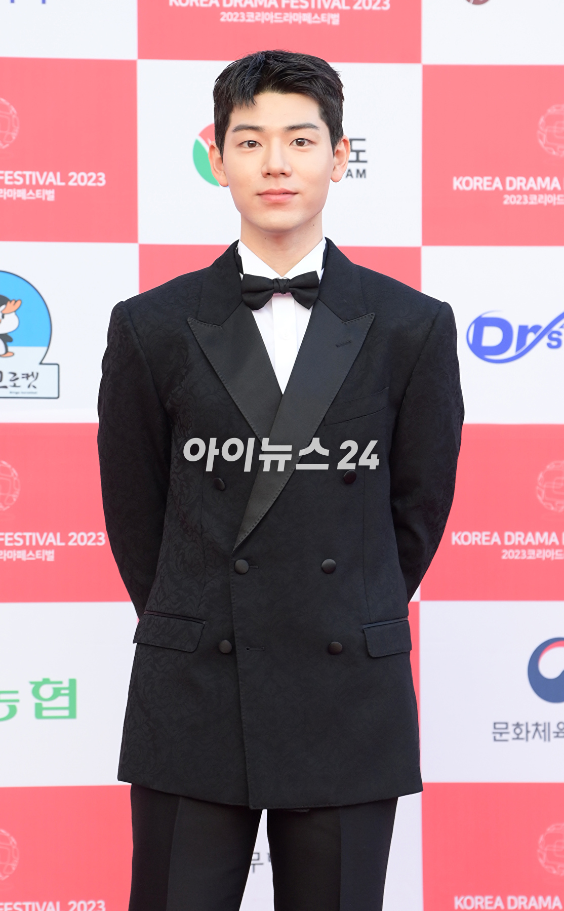 배우 배현성이 14일 오후 경남 진주시 경남문화예술회관에서 열린 &#39;2023 코리아드라마어워즈&#39; 레드카펫 행사에 참석하고 있다. [사진=정소희 기자]