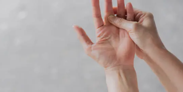 방아쇠수지증 원인&amp;#44; 증상&amp;#44; 치료 총 정리 (2025 최신)