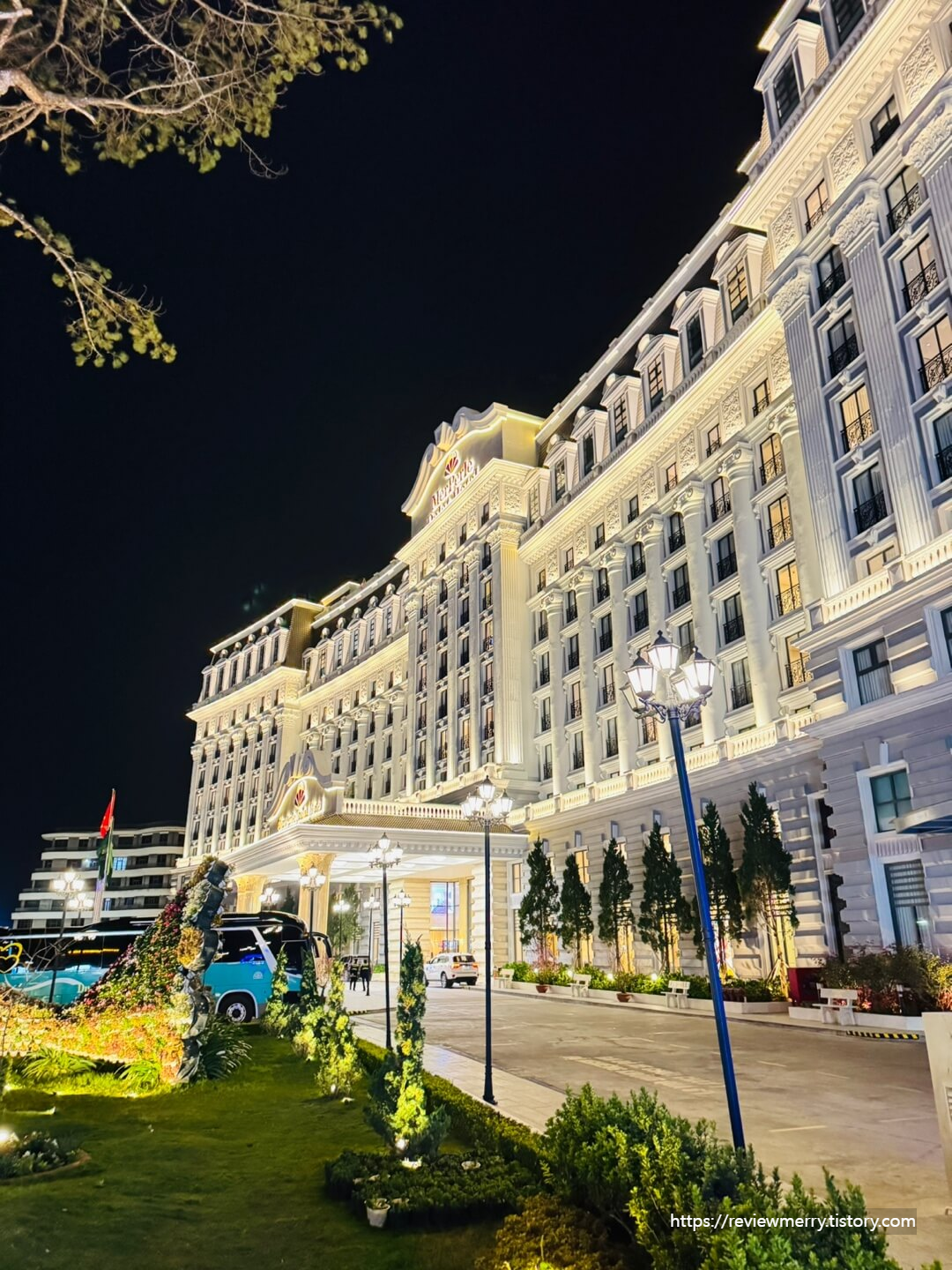 호텔 측면 외관