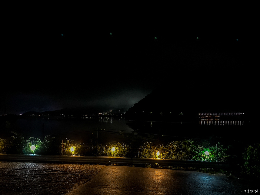 펜션앞 밤 풍경