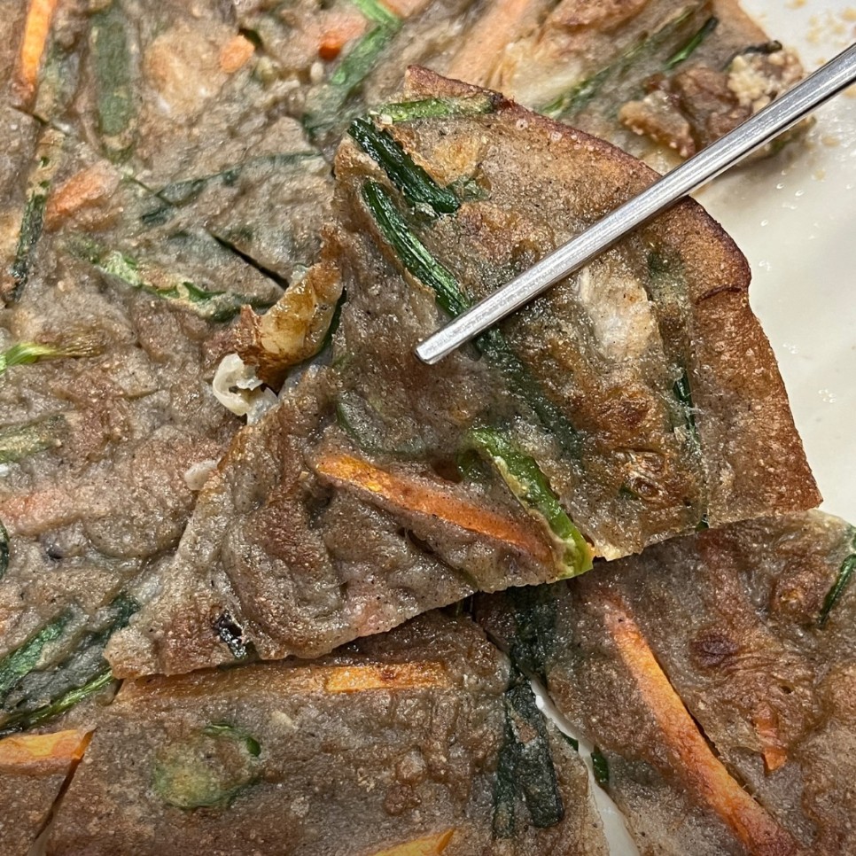 홍대에서 메밀막국수랑 생버섯 샤브샤브를 동시에? 여긴 꼭 가야 해요