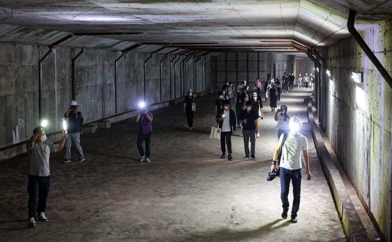 서울광장 지하 335M 방공호 추정 터널 40년만에 첫공개