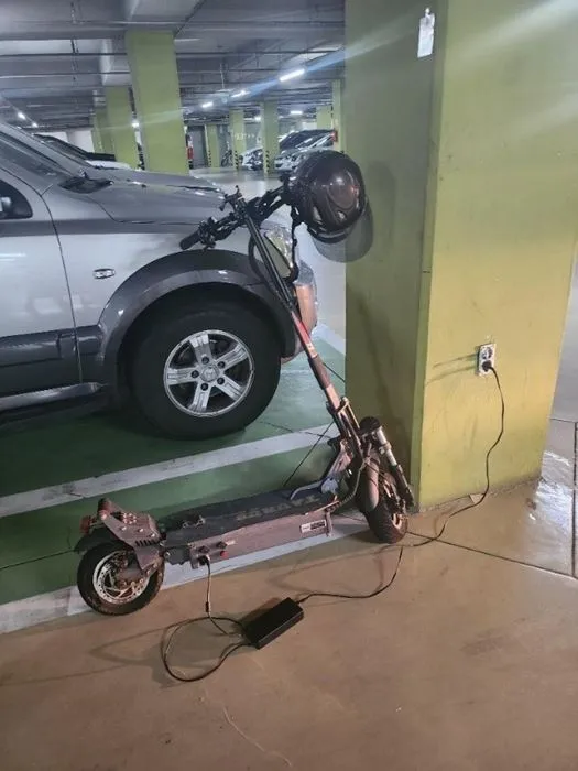 전동-킥보드-주차장