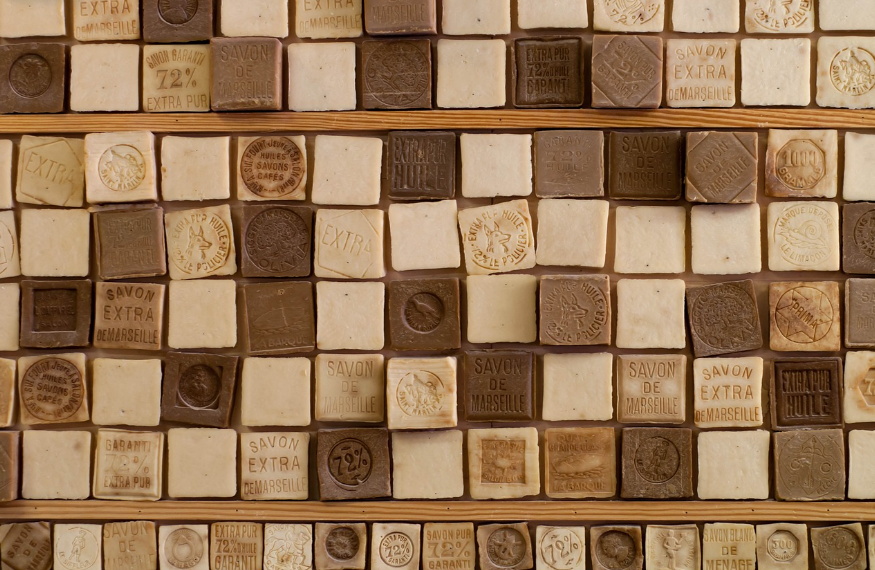 비누공예 입문기 – 나만의 향기와 색을 담은 비누 만들기