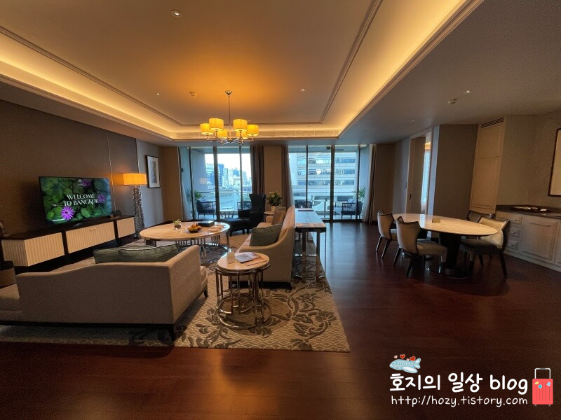 방콕 신돈 켐핀스키 그랜드 이그제큐티브 스위트룸 전경