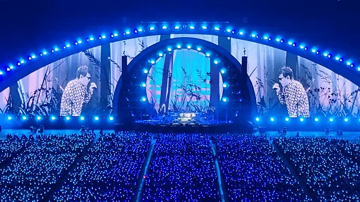 열창을-하고-있는-조용필