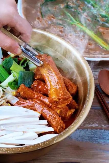 줄서는식당 박나래 입짧은햇님 극찬 신촌 매운 양푼 등갈비찜, 가마솥 곤드레밥, 메밀전 신촌역 맛집 소개