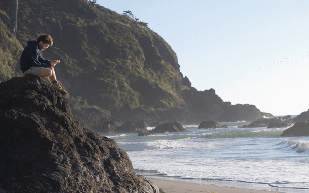 인투더 와일드, 주인공 크리스토퍼가 바위 위에서 쉬는 장면