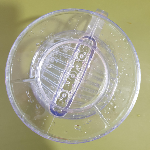 하리오 V60 드리퍼와 칼리타 드리퍼 각 특징, 장·단점, 추출 된 커피 맛 비교_칼리타 드리퍼 추출구