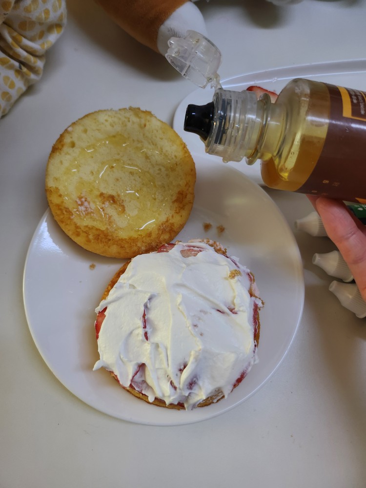 메이플 시럽을 바른다.