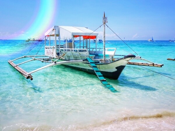 바다위에-떠있는-배