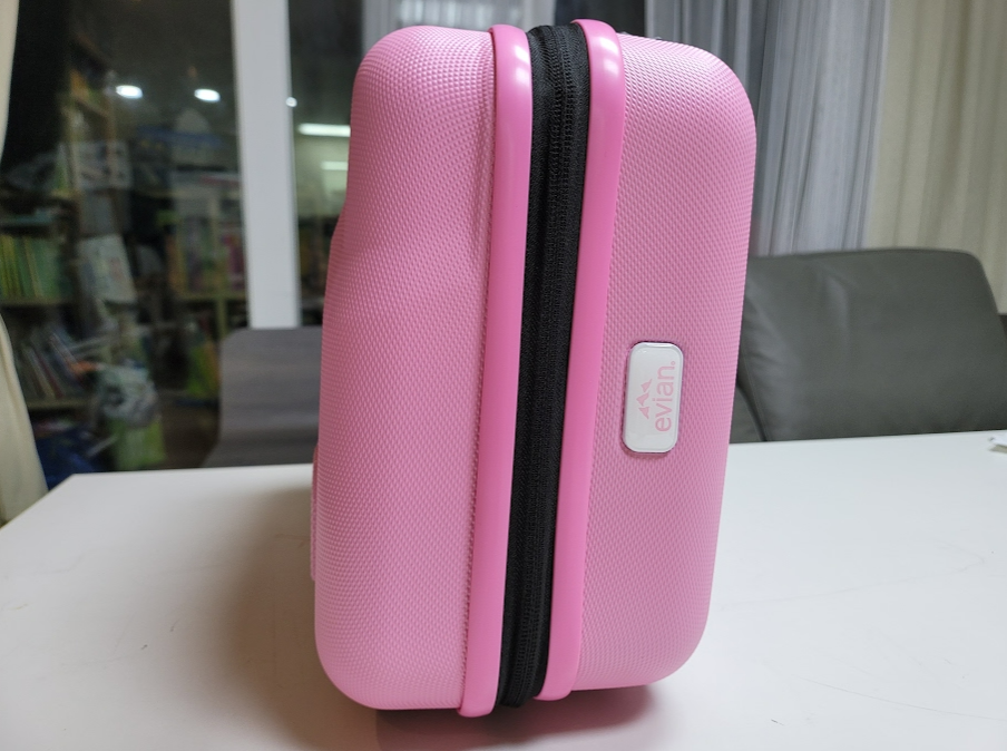 에비앙 핑크백 패키지 측면