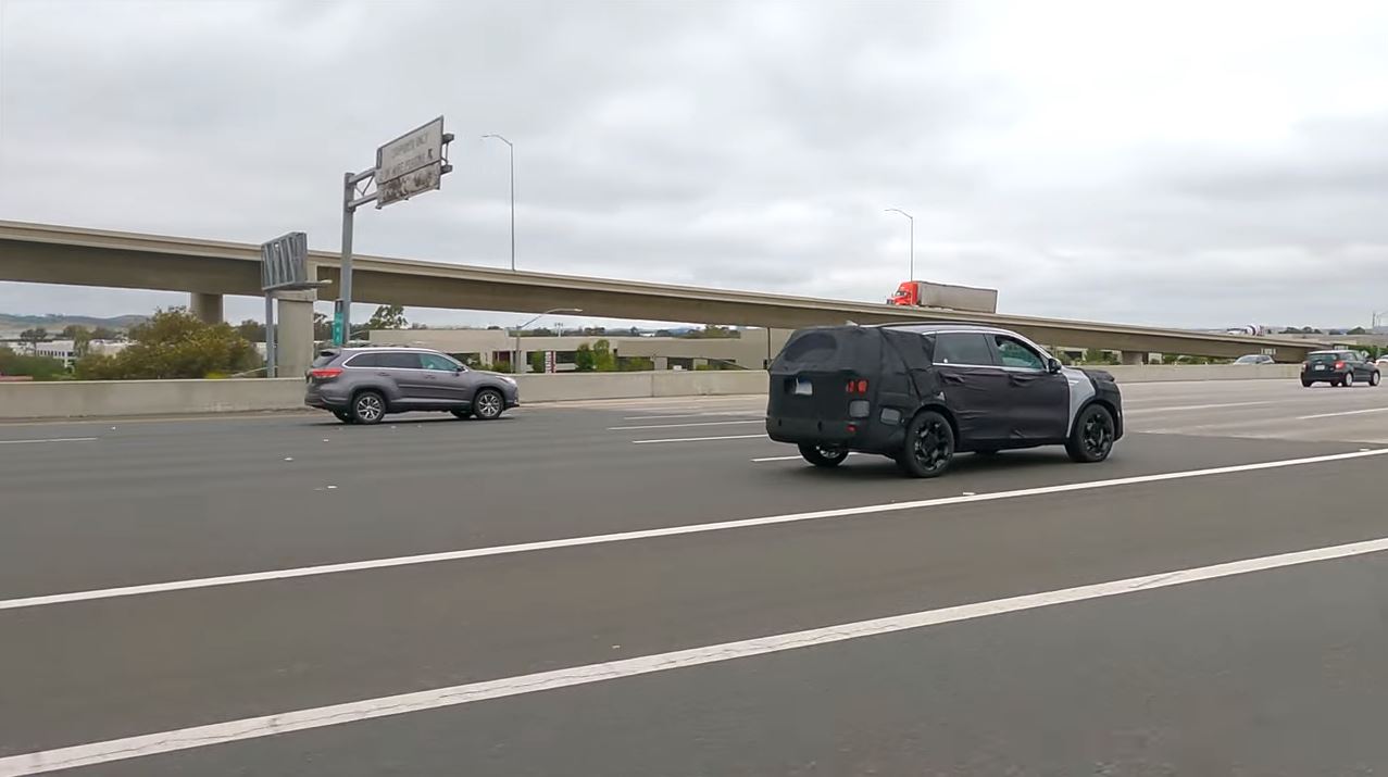 기아 '쏘렌토 페이스리프트' 위장막 테스트카