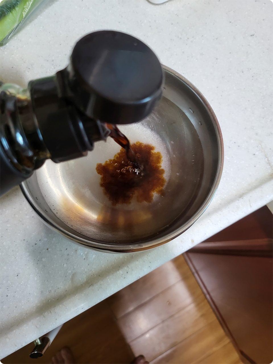 진간장 넣어 줍니다