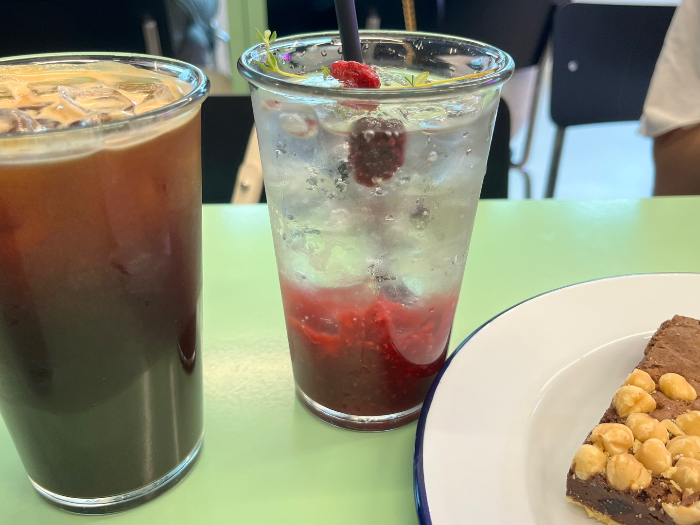 라즈베리 에이드 시원해서 조았음