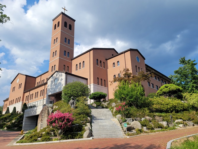 성 베네딕토회 칠곡 왜관수도원 성당