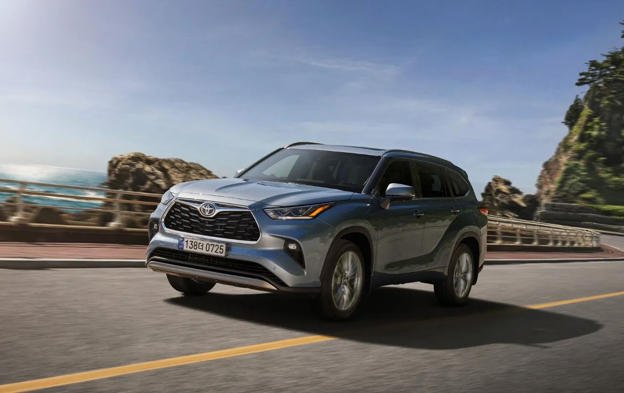 토요타 하이랜더 하이브리드 차량 이미지