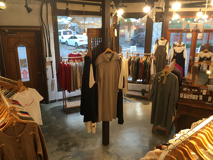 군산과자조합-아래-옷가게1