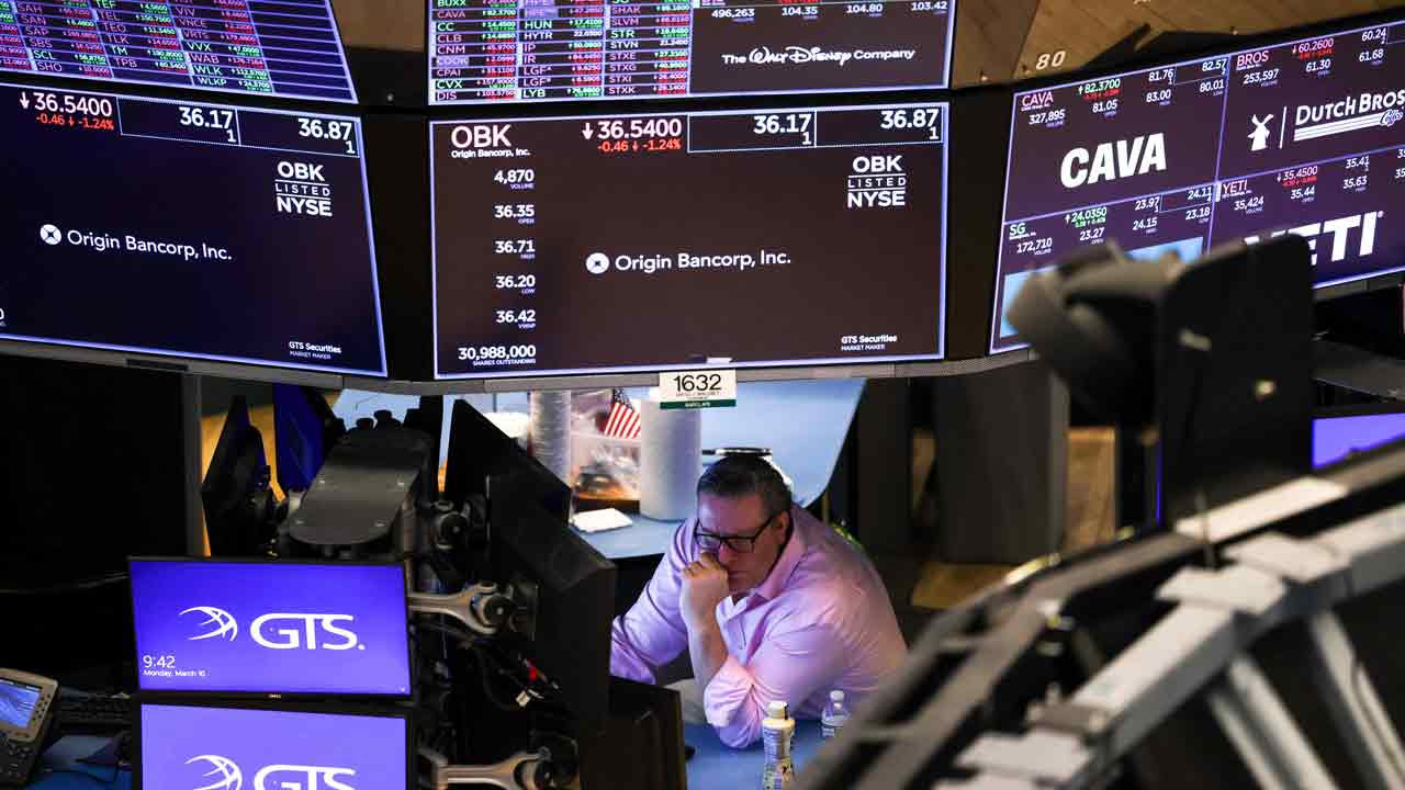 나스닥 4%↓ 테슬라 15%↓… 트럼프 발언에 글로벌 금융시장 휘청