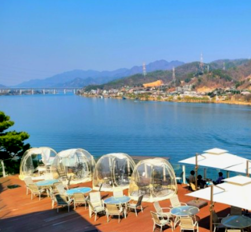 카페 하백의 야외 텐트