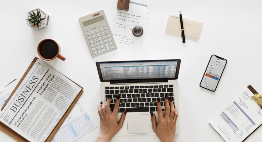 어떤 파킹통장이 나한테 맞는지 찾아보는 장면을 담은 사진