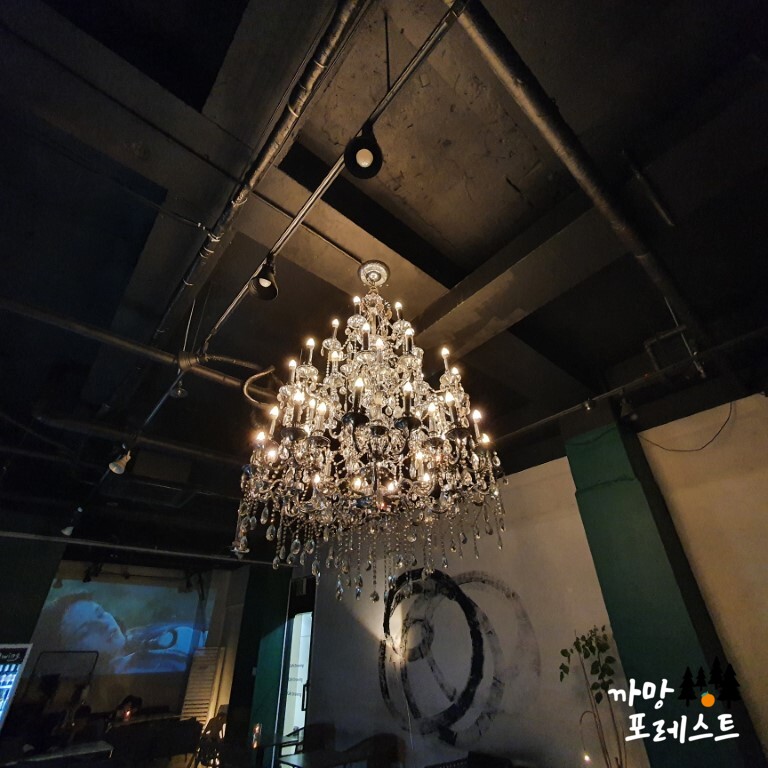 카페 드로잉 샹들리에