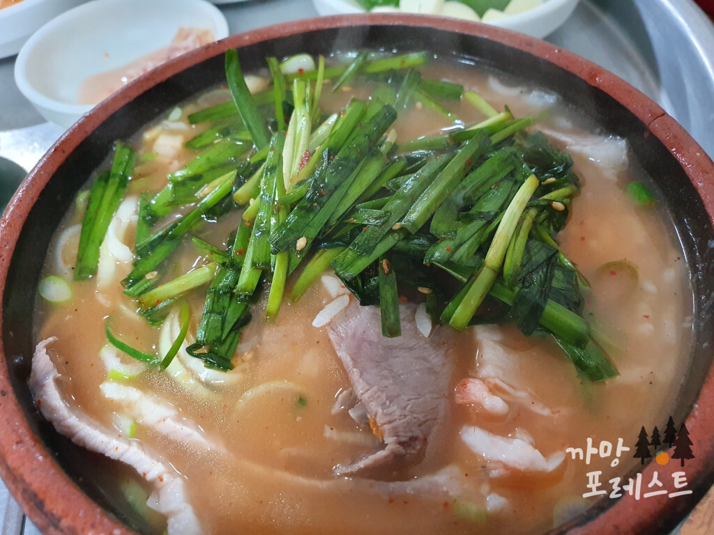 부광 돼지국밥 부추 넣어서 먹기