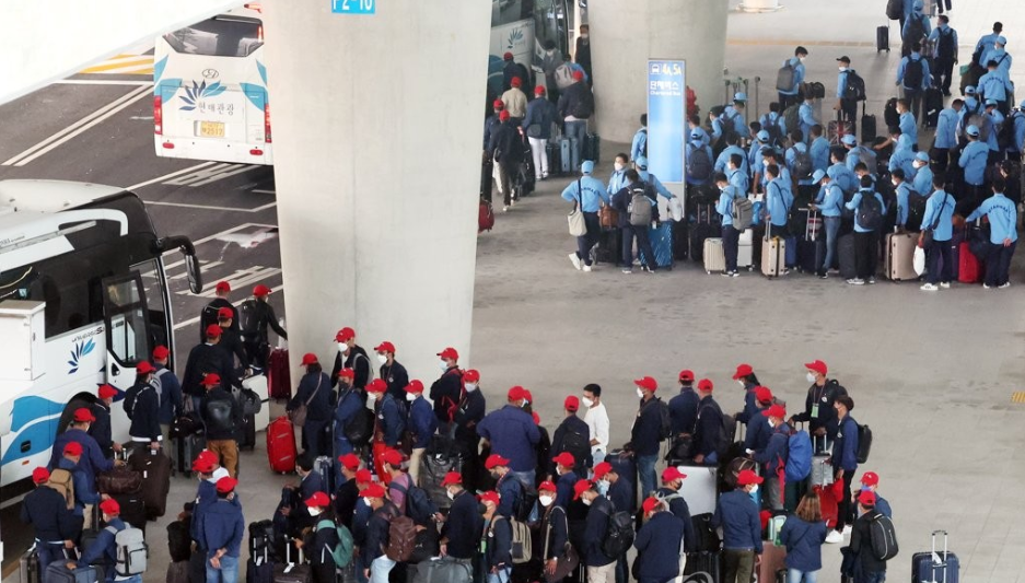 외국인 노동자 입국모습