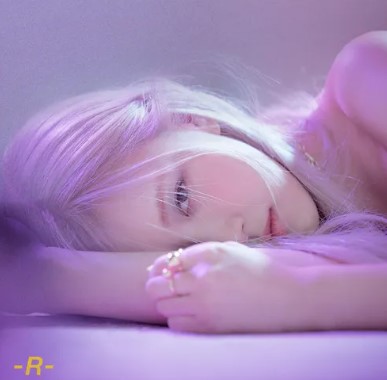 패션 아이콘 로제, 그녀의 시그니처 아이템은?