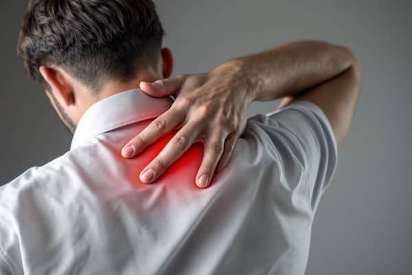 등에 담 걸리는 이유와 쉽게 푸는 법