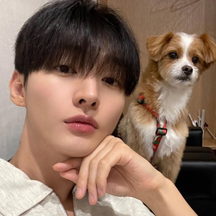 워너원 윤지성 나이 리더 직업 근황 프로필 몸무게 키 반려견 학력 MBTI