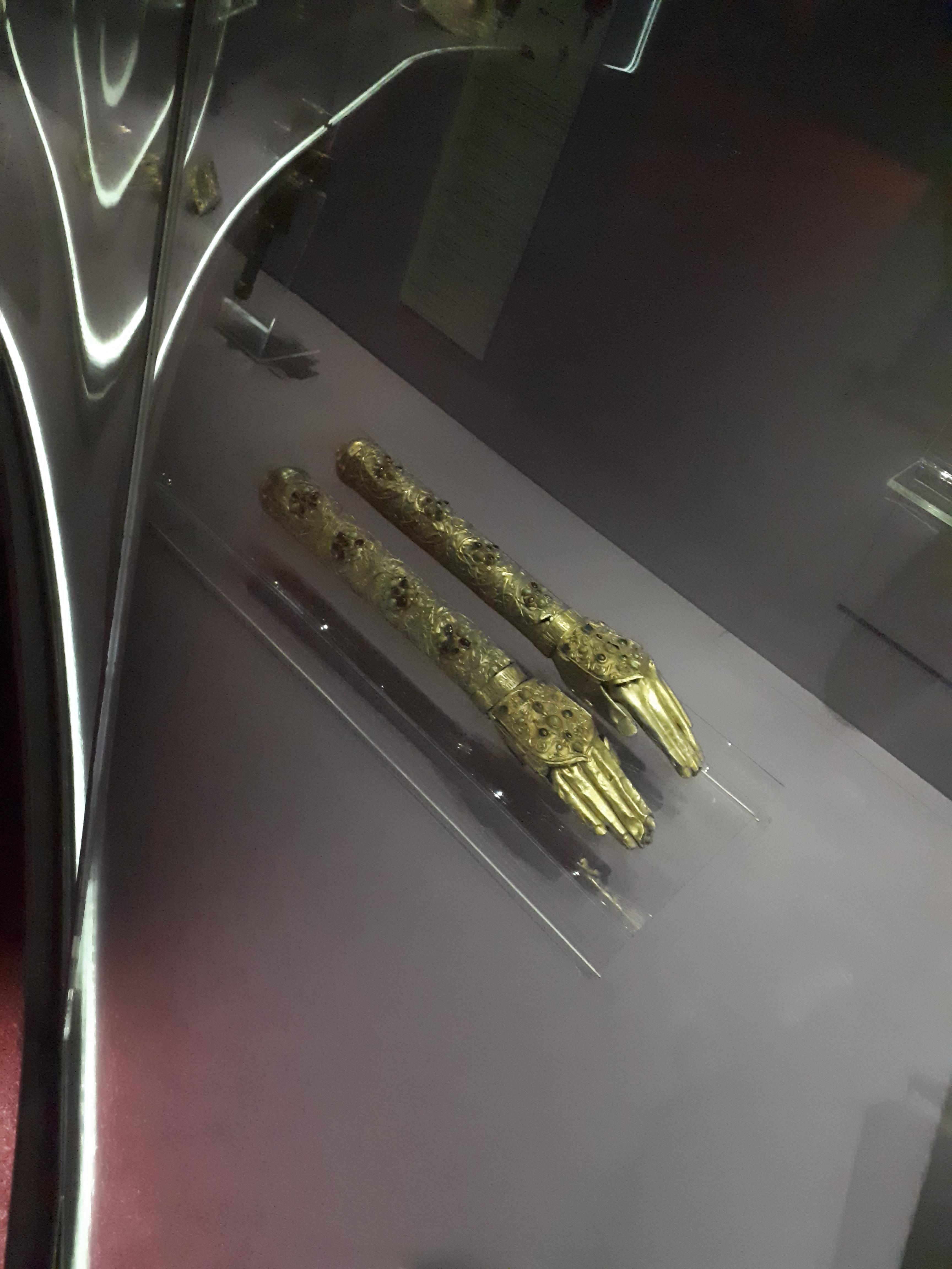 루마니아 부쿠레슈티 왕궁 미술관 금손