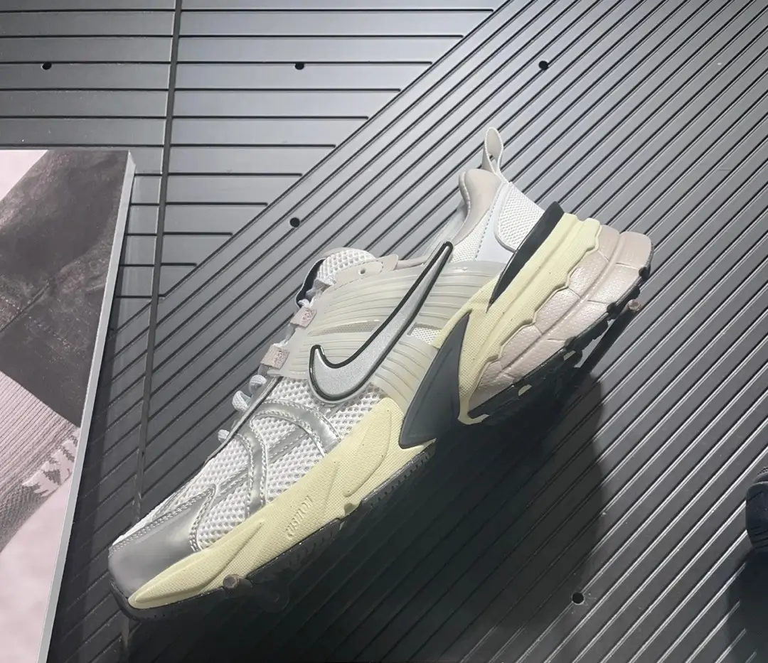 나이키 v2k 런