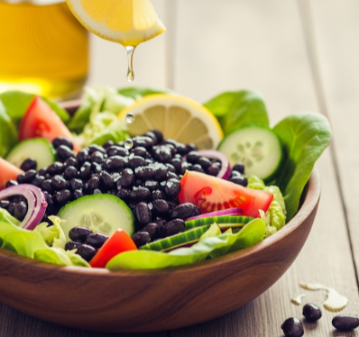 삶은-검은콩과-오이-토마토-양상추-레몬즙-올리브오일-소금-넣고-버무린-샐러드