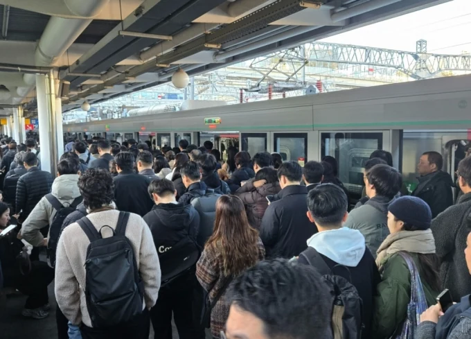 출근길 열차 지연, 철도노조 태업으로 시민 불편 급증