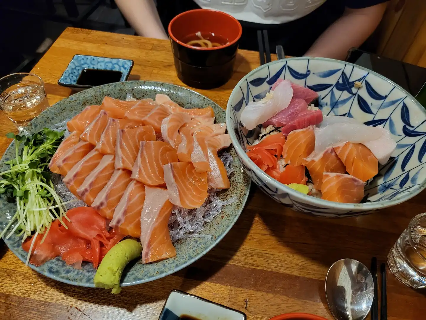 생연어회_中_+_지라시덮밥