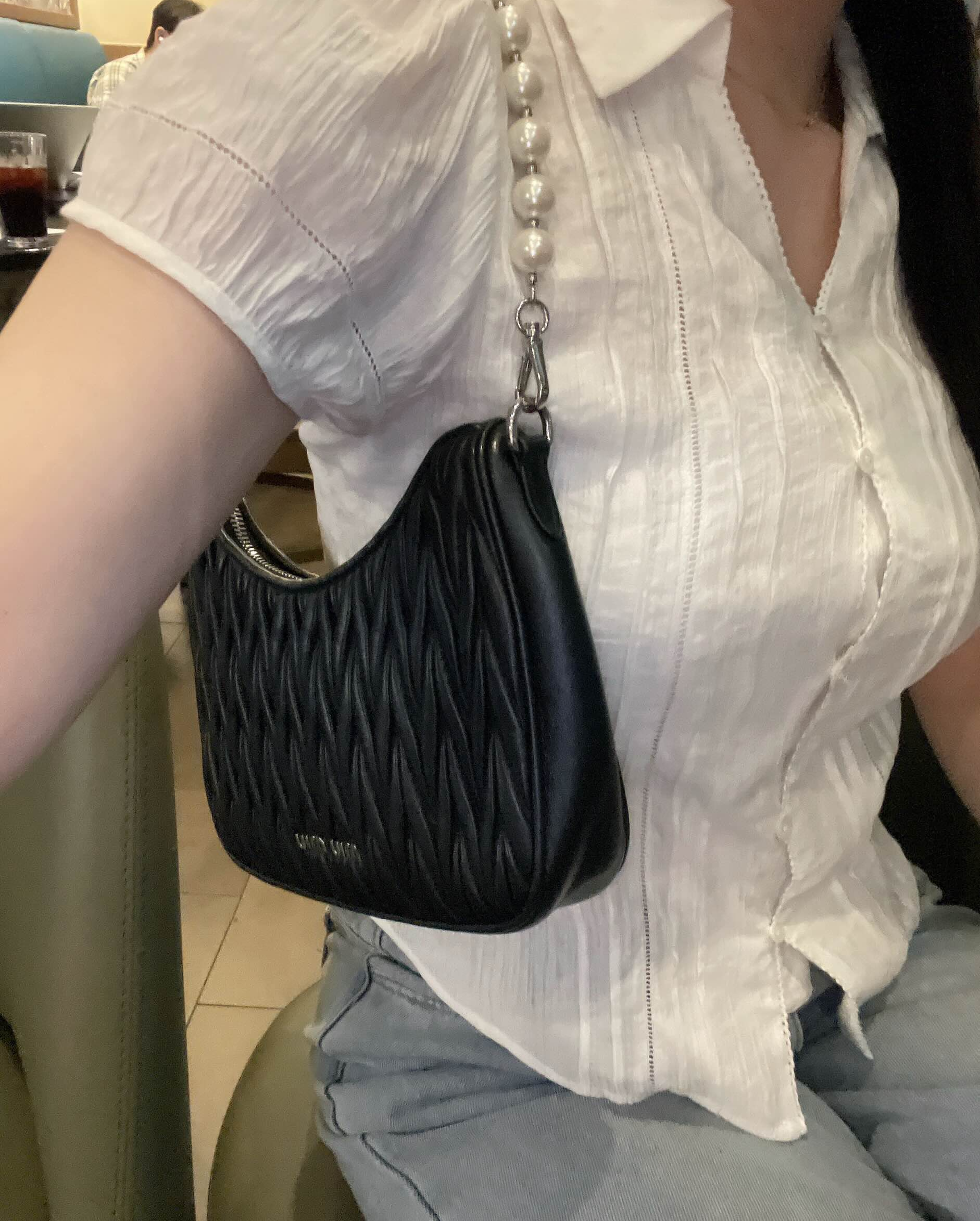 명품 가방 들고 있는 사진