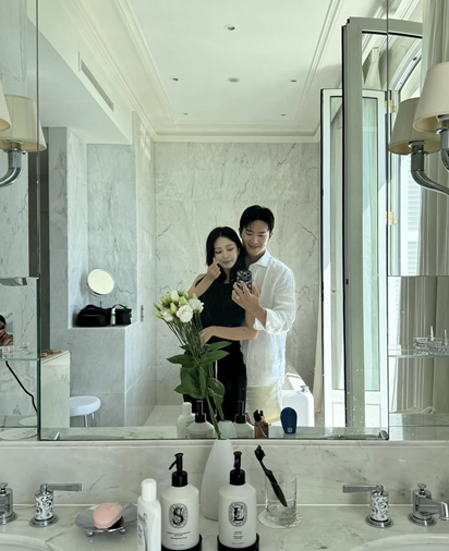 한예슬 부부&amp;#44; 호텔 욕실에서 촬영한 거울 속 커플 사진