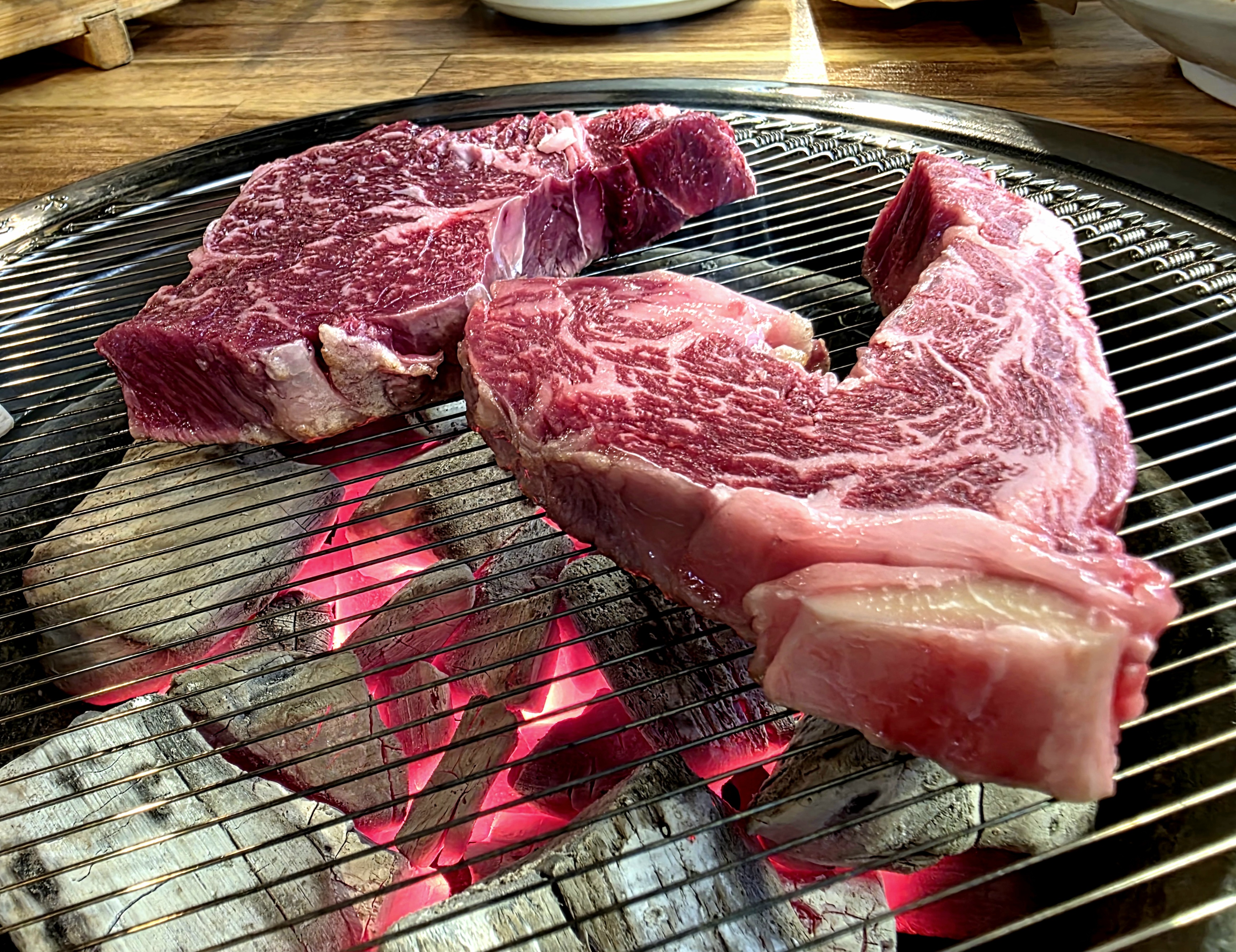 고기는-직접-구워야-합니다.