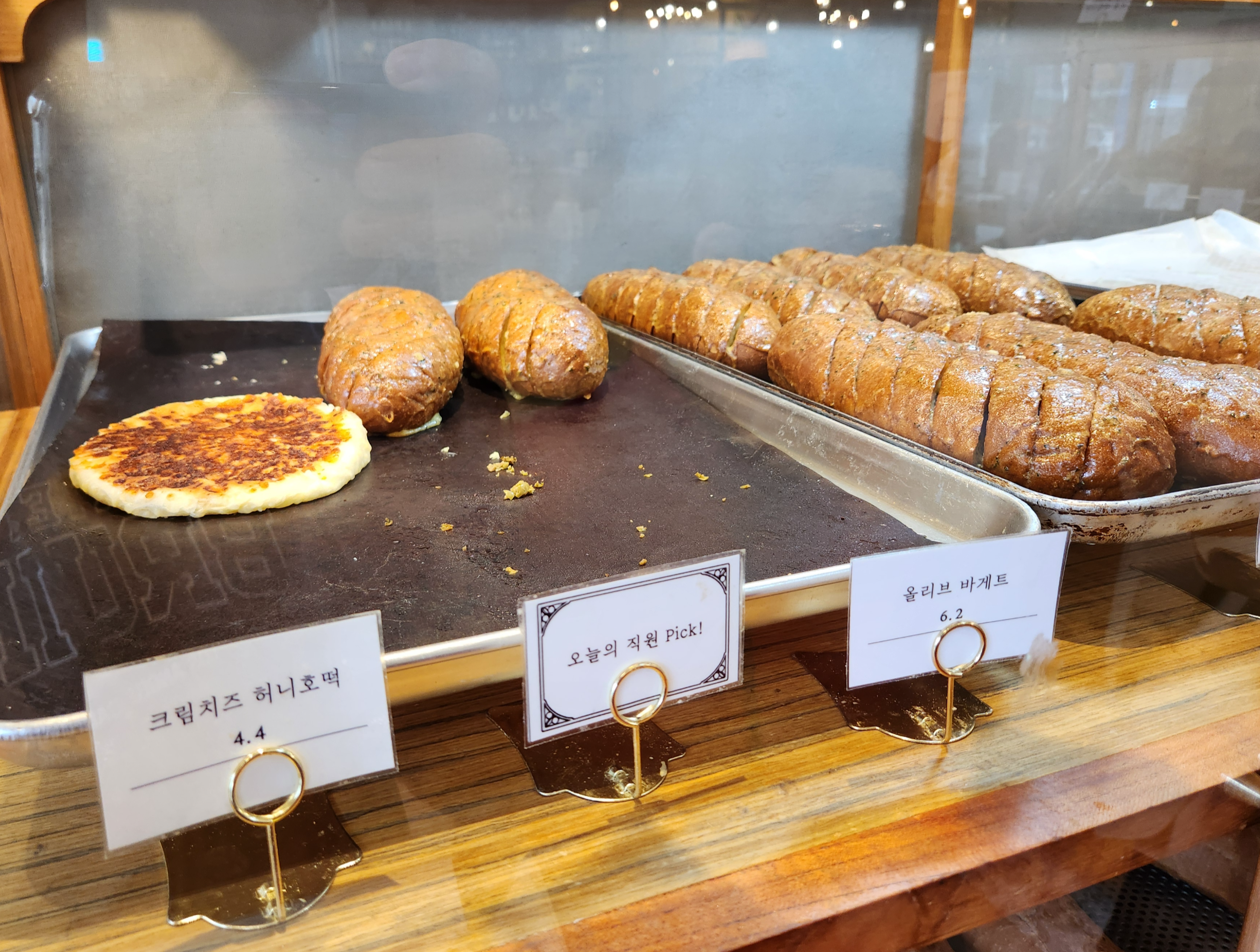 위례빵집 크림치즈허니호떡 올리브바게트 마늘바게트