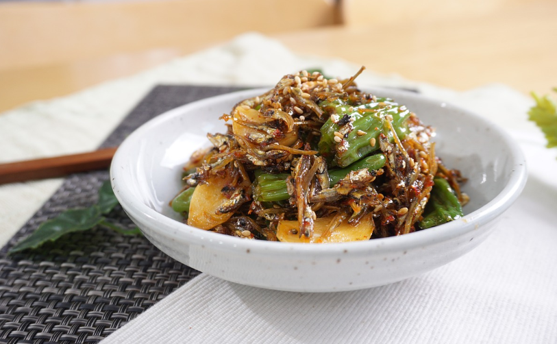 가정에서 쉽게 따라 하는 간편한 한식 반찬에 관한 사진