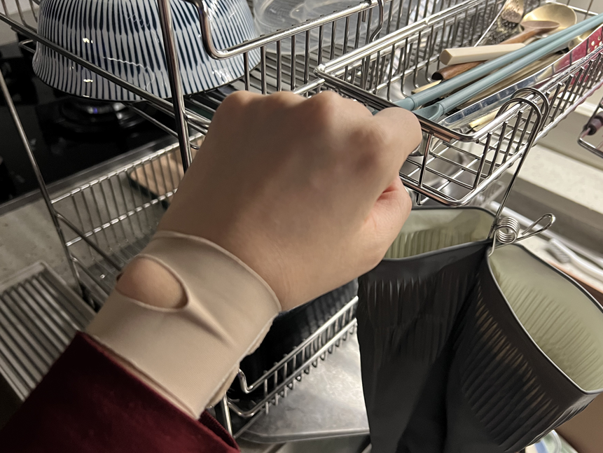 육아로 인해 생기는 손목통증, 손목보호대로 손목보호