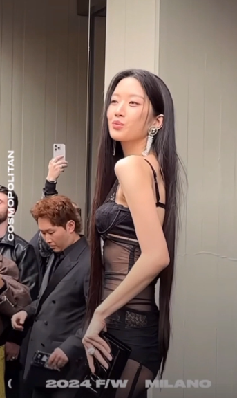 문가영 밀라노 파격 란제리 시스루, 외설 논란에 대한 생각