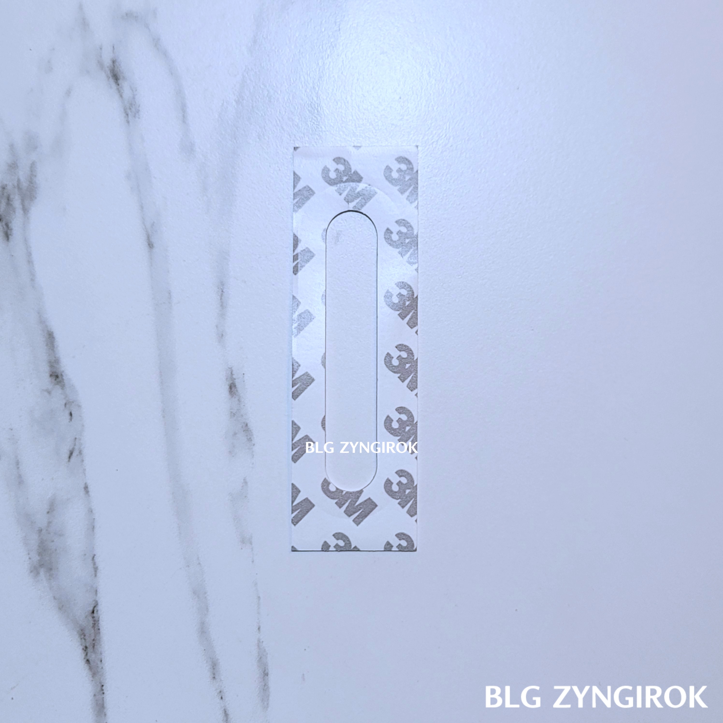 iRing Slide SM 접착제 여분 모습이다.